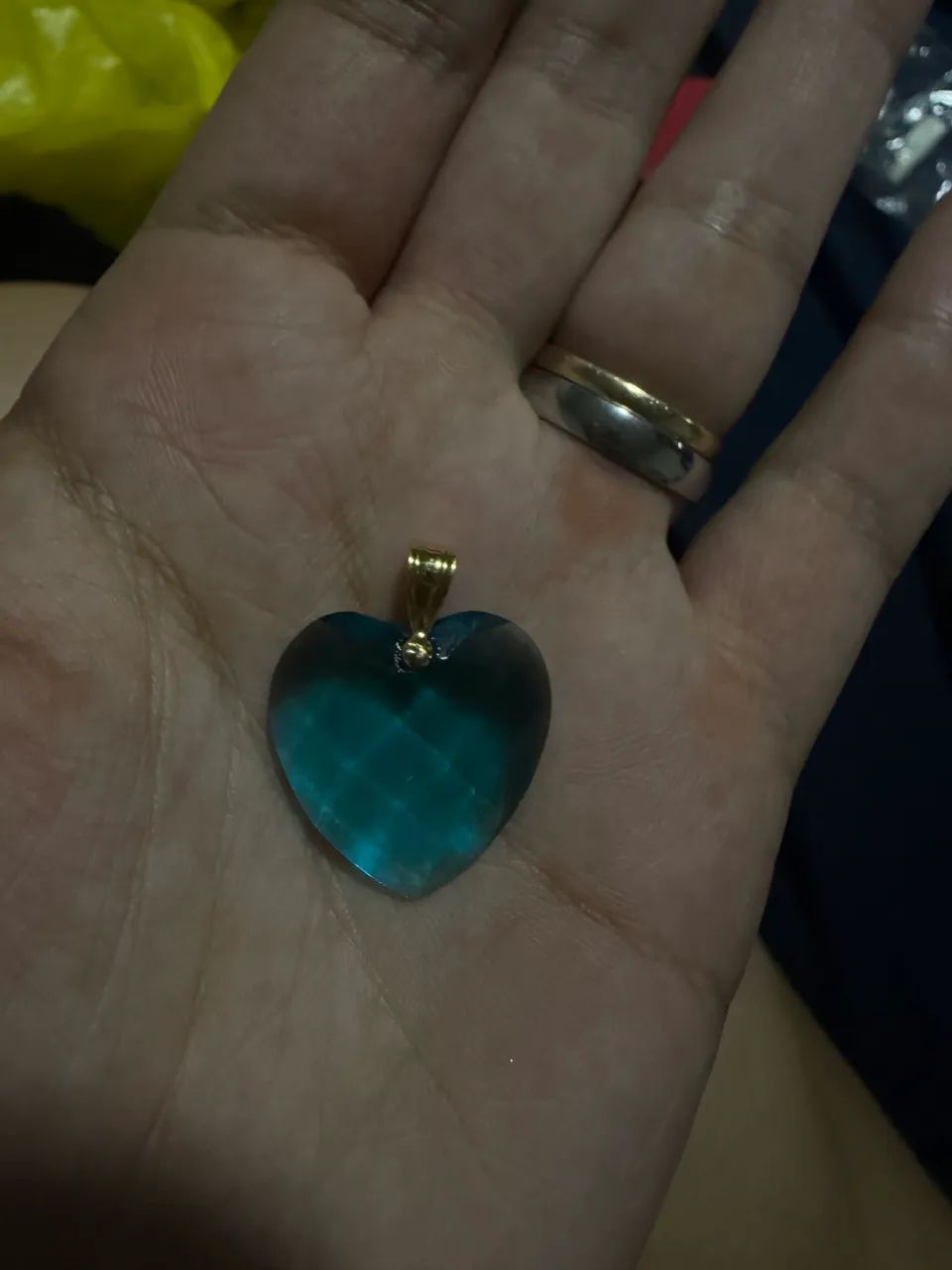 Pingente coração com pedra azul e ouro 18k