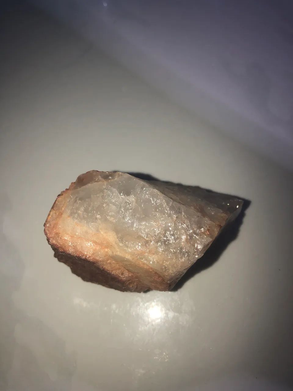 quartzo leitoso com óxido de ferro - Foto 4