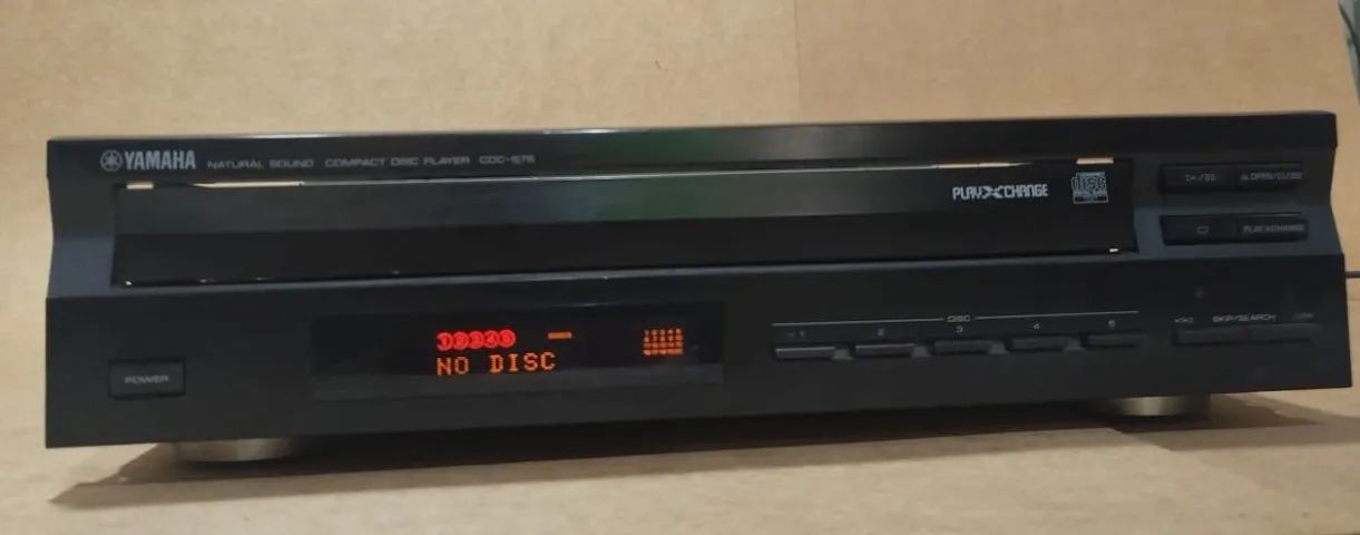 Yamaha Cdc575