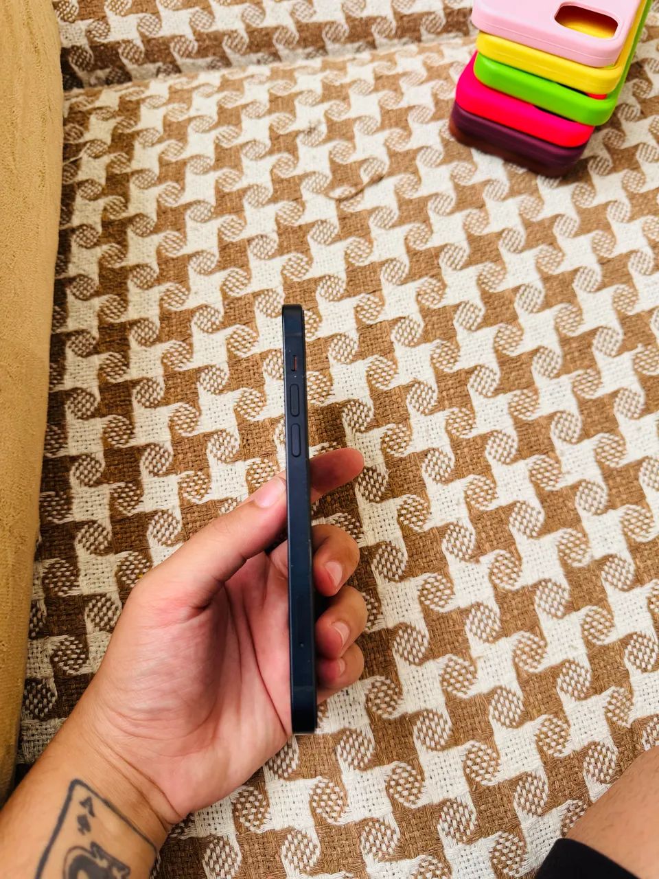iPhone 12 64GB Preto | Impecável + Caixa + Fone + 6 Capinhas - Foto 3