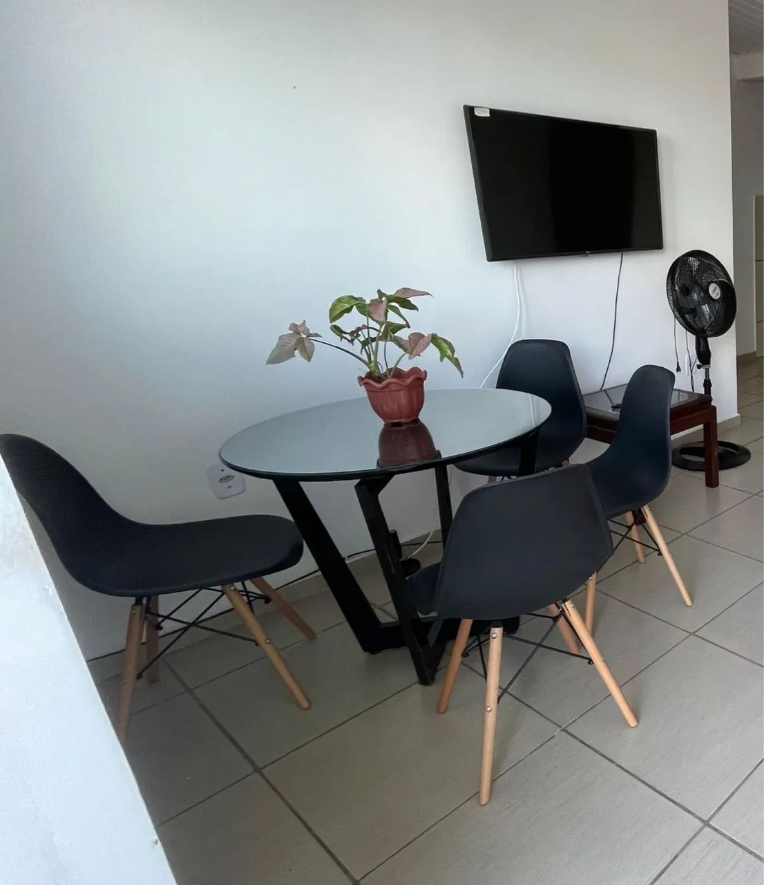 Mesa e cadeiras de jantar 