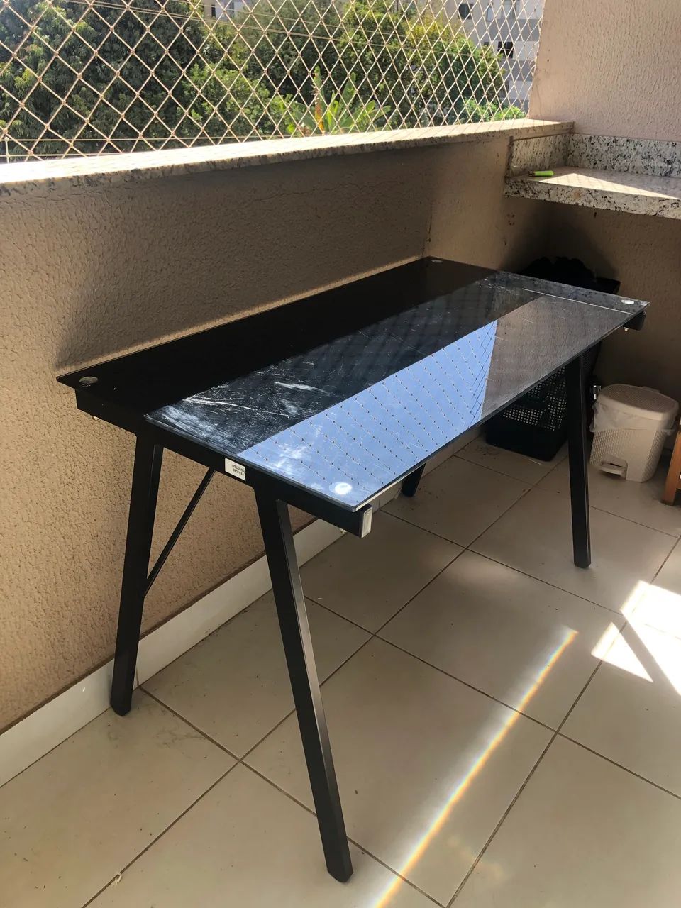 Mesa de escritório preta 