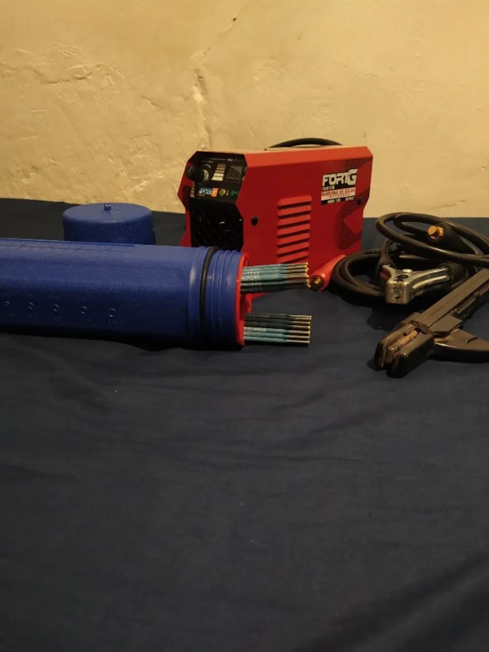 Máquina de Solda Fortg 130A + Case Boxer com 1kg de Eletrodo