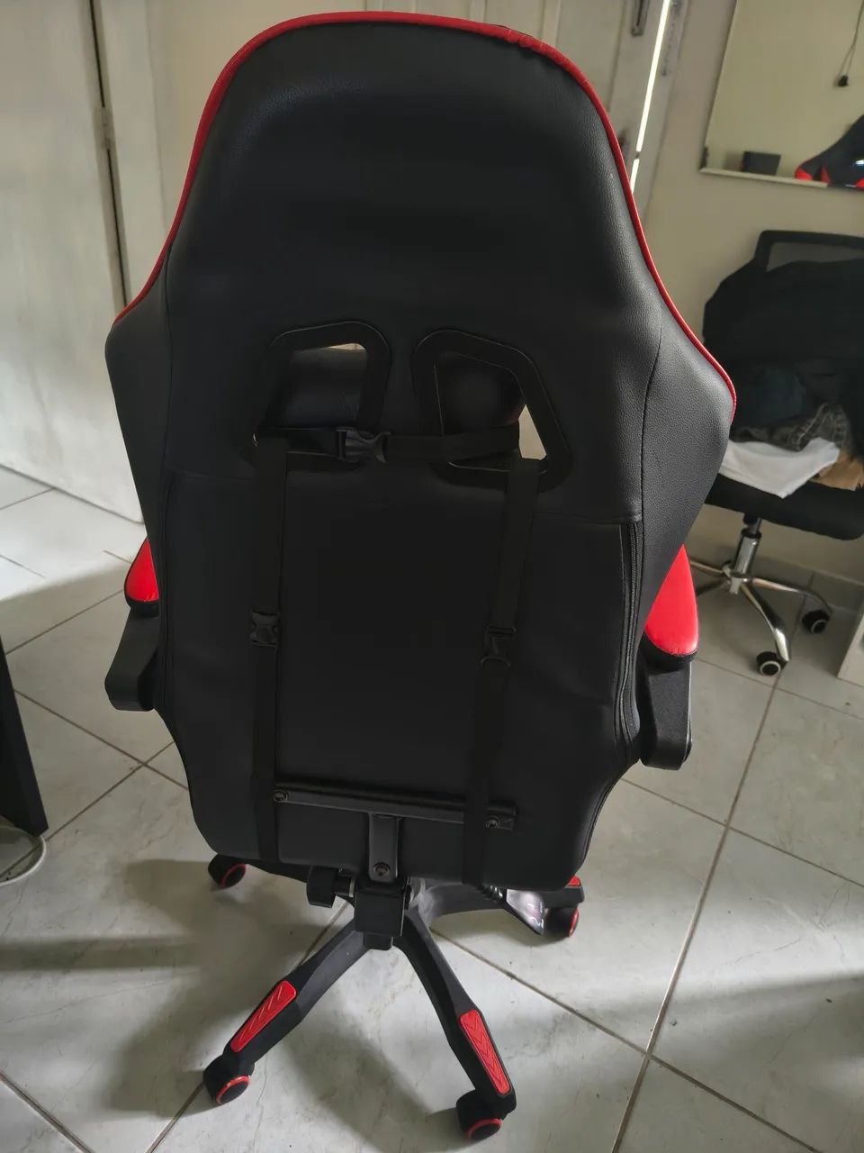 Cadeira Gamer estado de nova - Foto 4