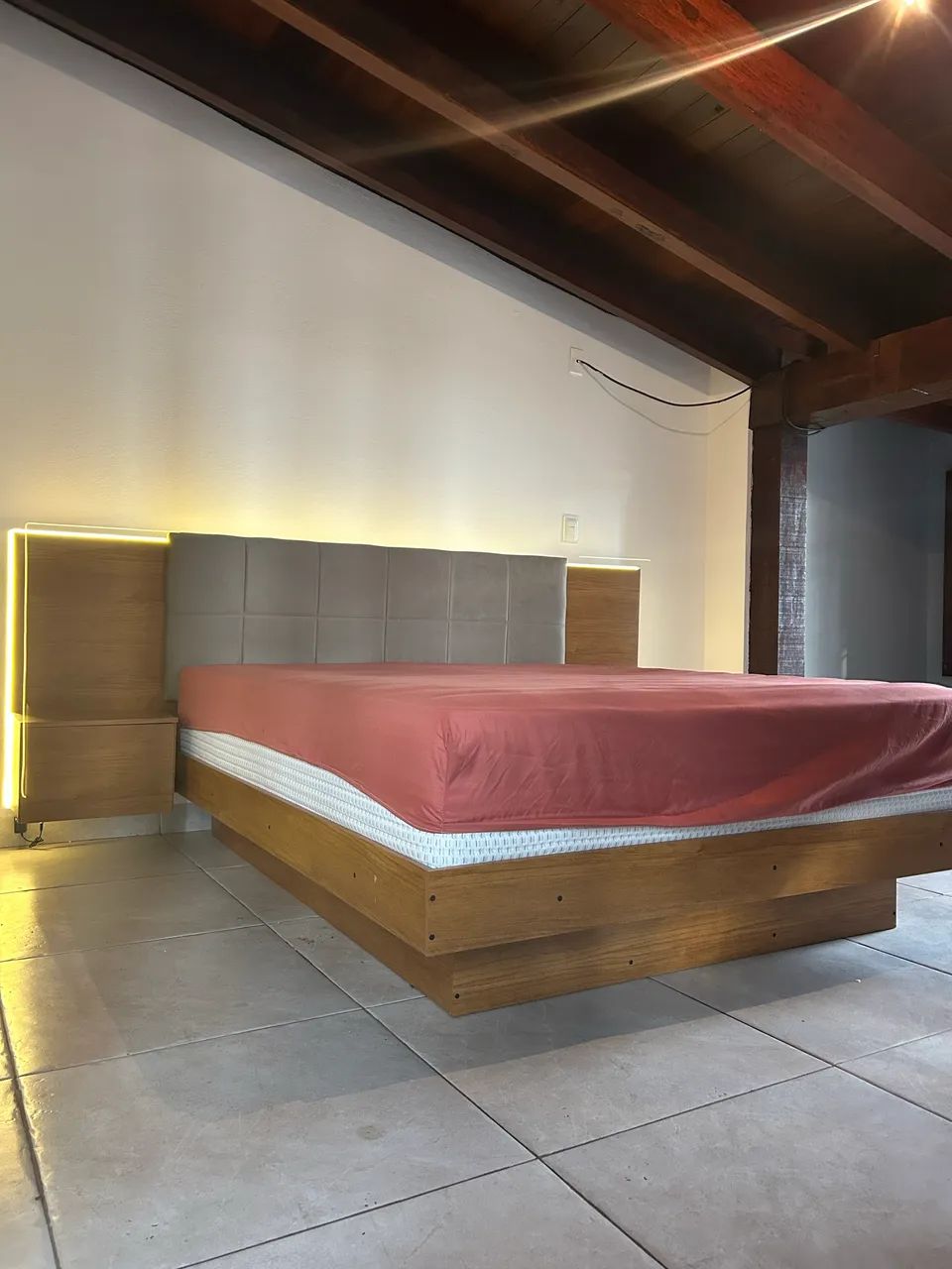 Cama Queen com Cabeceira com LED e gavetas - Foto 2