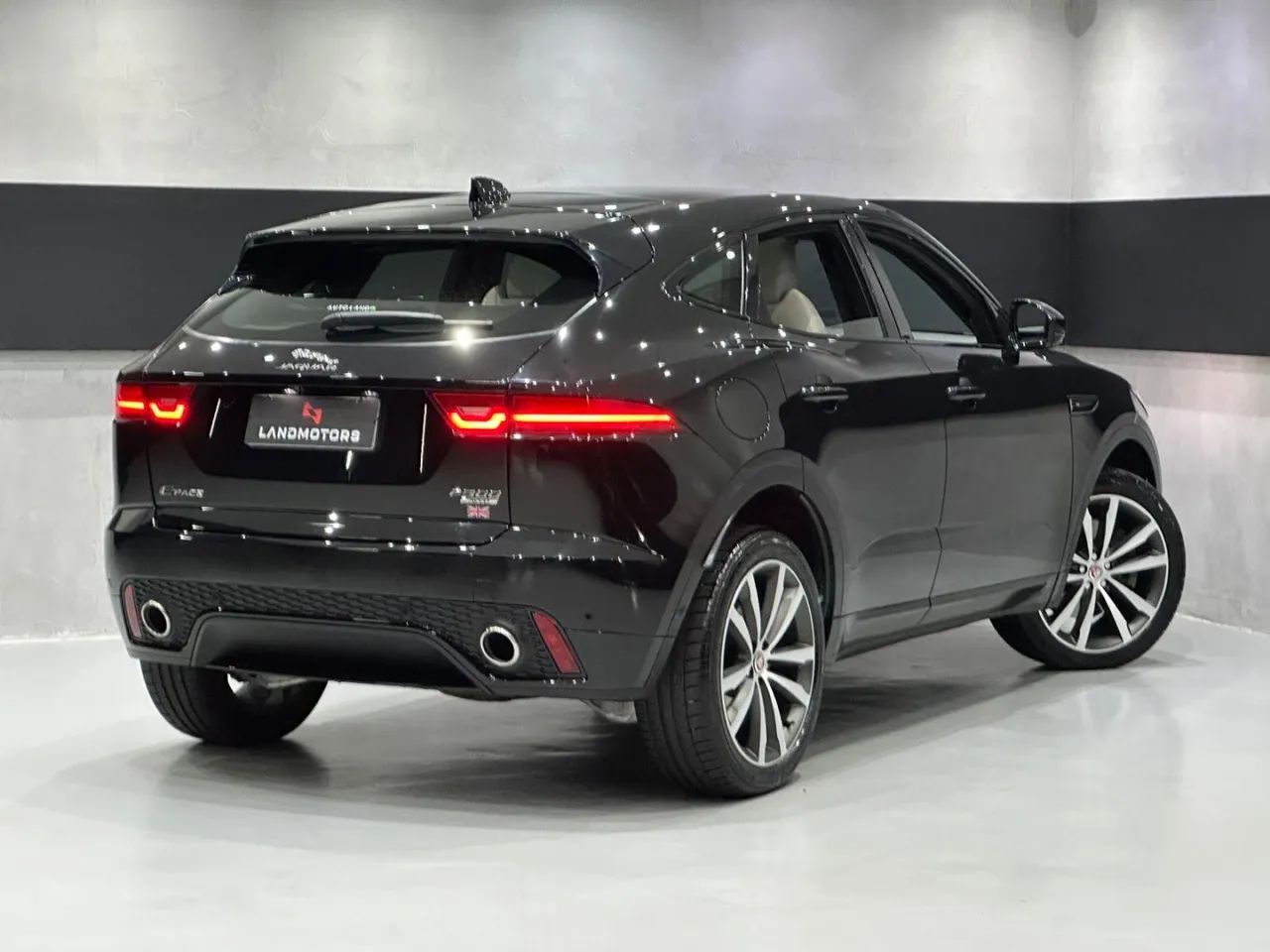 Jaguar E-Pace R-dynamic HSE 2.0 AWD 300cv Aut. 2019 - Foto 4