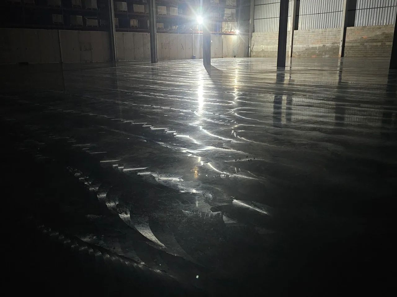 Trabalhamos com piso industrial 