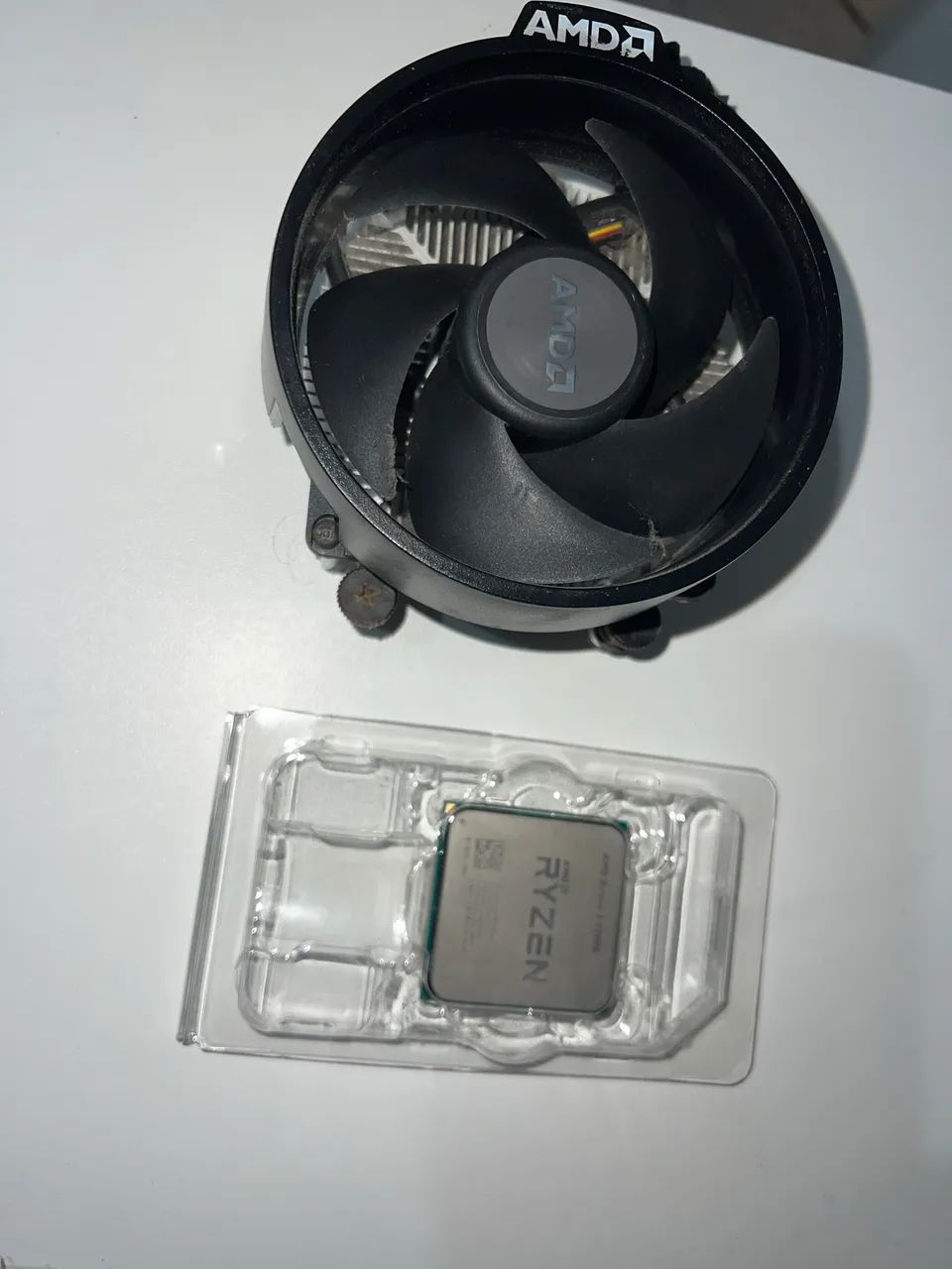 Processador Ryzen 3 3200G com placa de video Integrada VEGA