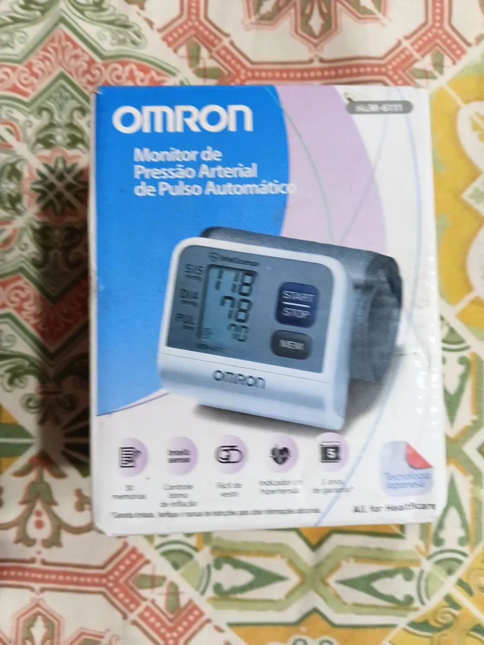 Medidor de pressão omron de pulso  - Foto 2