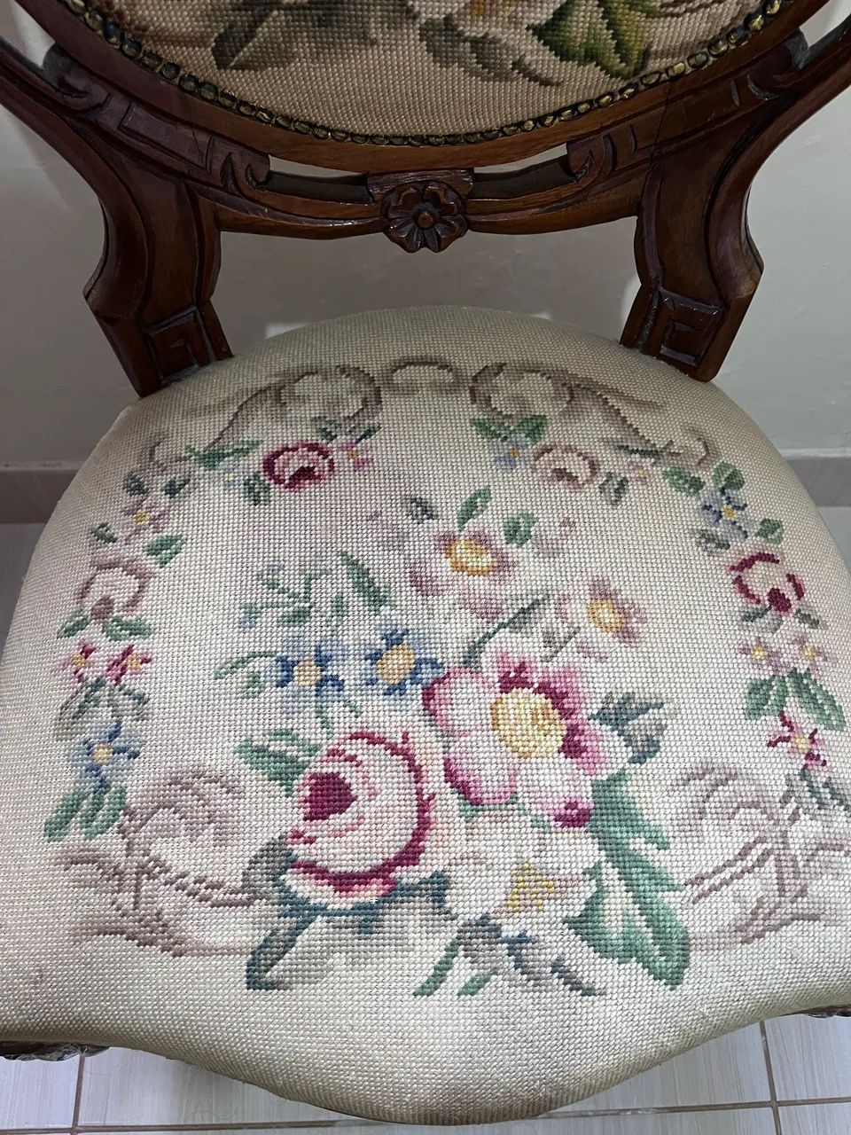 Cadeira chippandelle com bordado floral - Foto 3