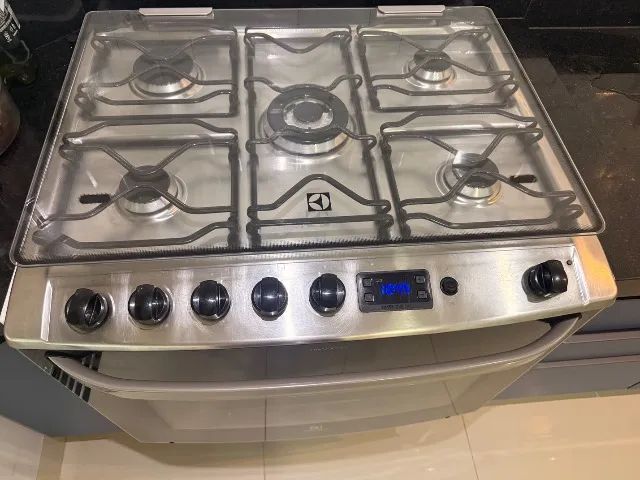 Fogão Electrolux 5 Bocas Inox com Tripla Chama e Timer Digital - Excelente Estado! - Foto 5