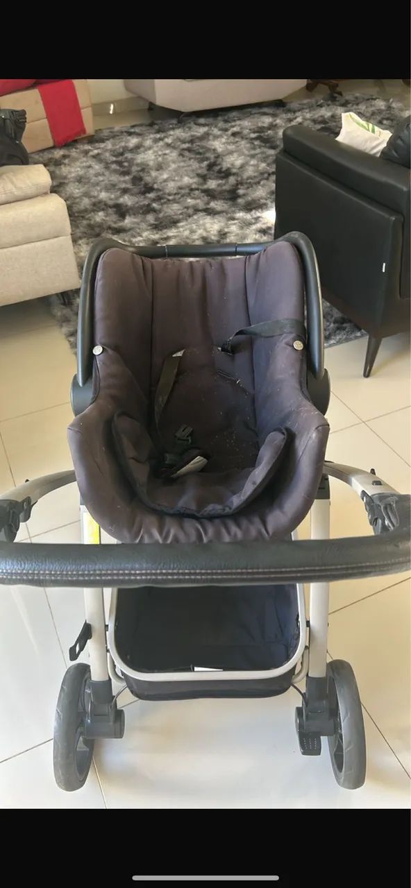 Carrinho de bebê com bebê conforto  - Foto 3