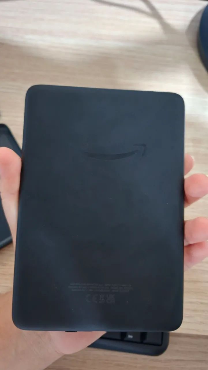 Kindle 16GB (Geração mais recente) + Capinha Protetora + Cabo USB - Foto 2