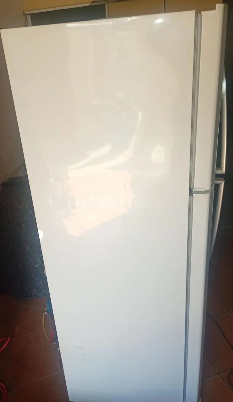 Vende-se geladeira Electrolux semi nova  - Foto 3