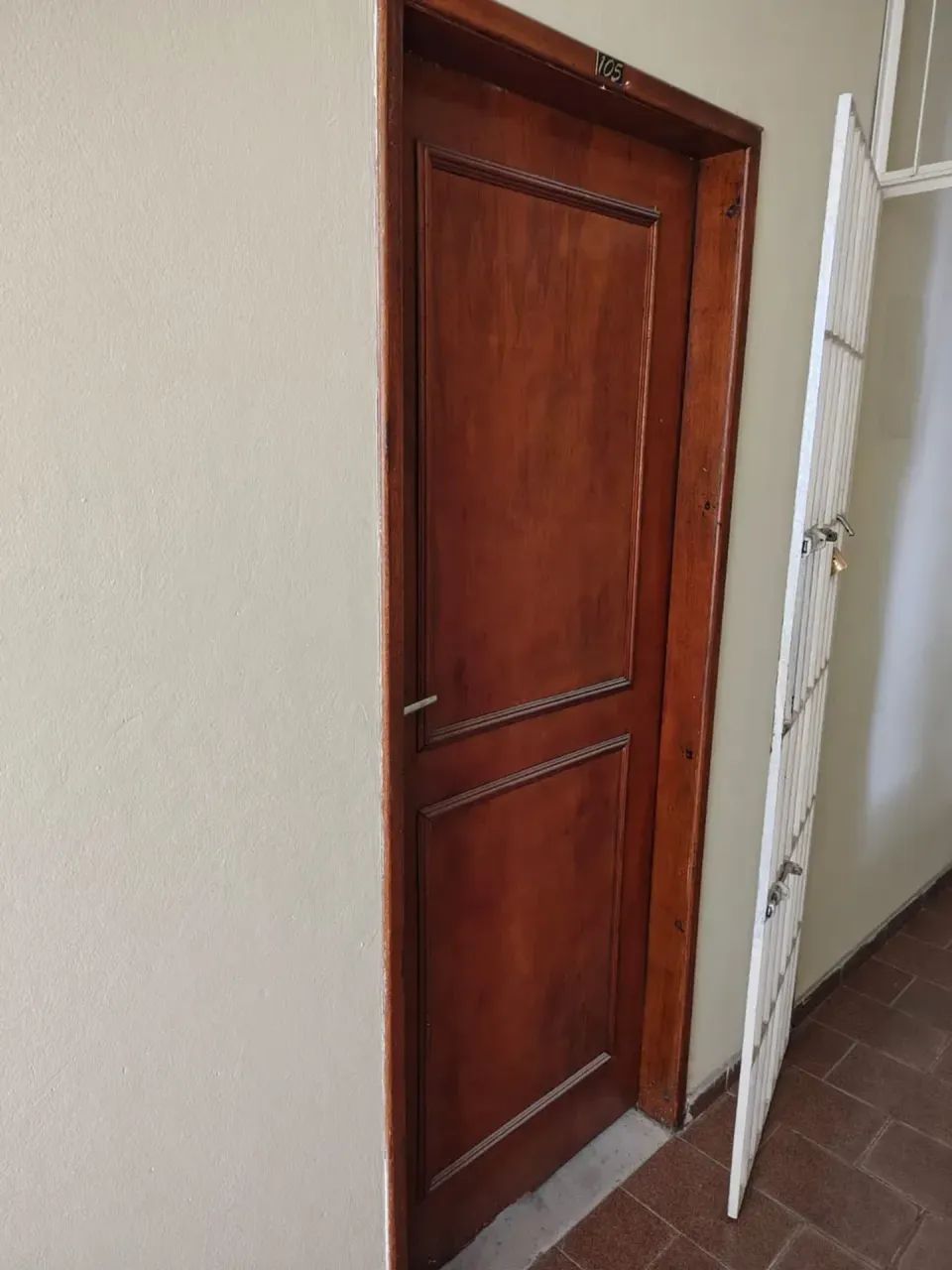 IMOVILAR ALUGA SALA COMERCIAL EM REALENGO