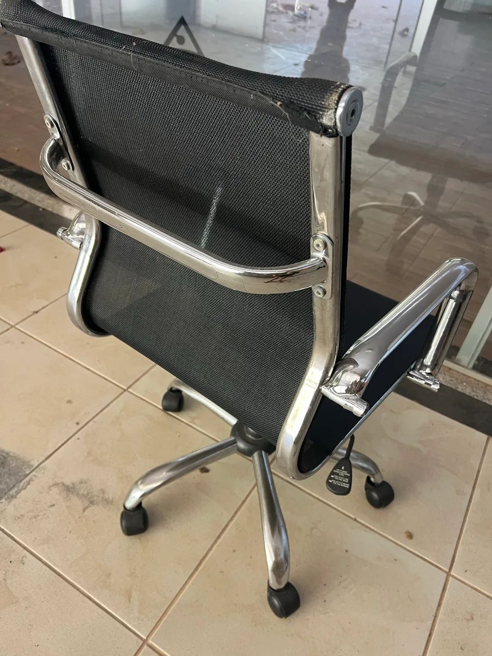 Cadeira de Escritório Diretor Giratória Mesh  - Foto 2
