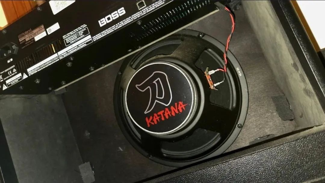 BOSS KATANA GEN 2 100 WATTS - Foto 2