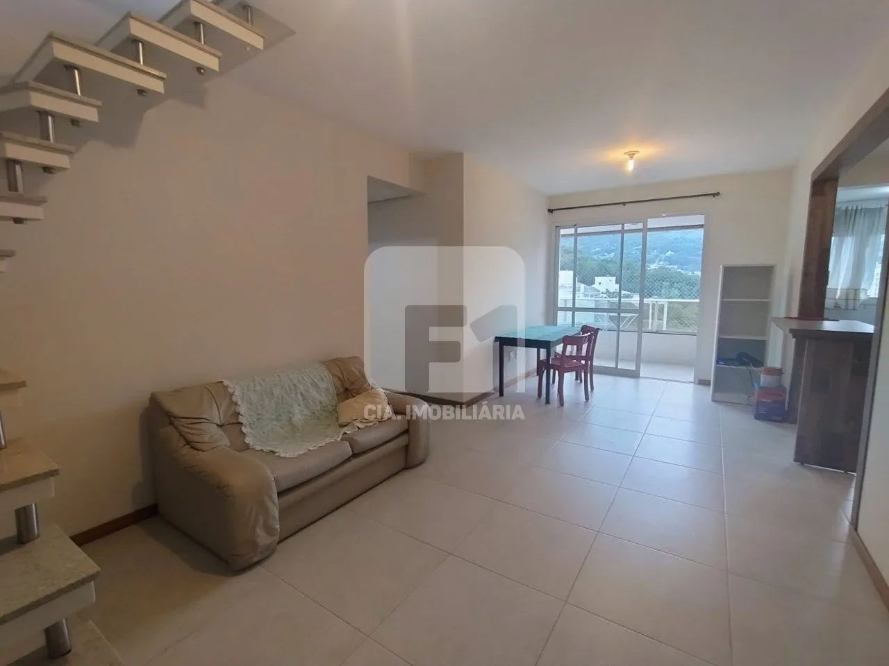 Apartamento de 3 quartos semi mobiliado -Itacorubi