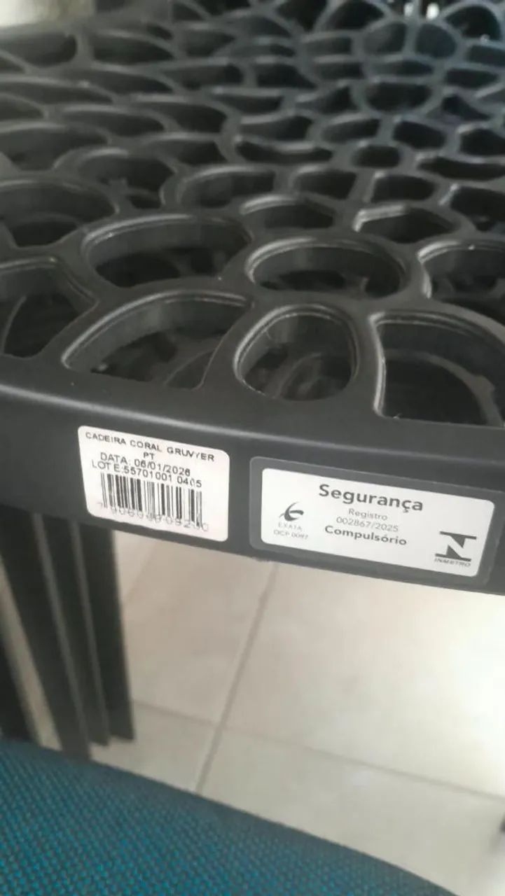 6 cadeiras novas e resistente  - Foto 2