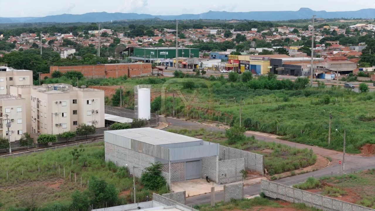 Barracão para Locação 200m² com Pé Direito Duplo ? Próximo à BR-251 | Excelente Localizaçã