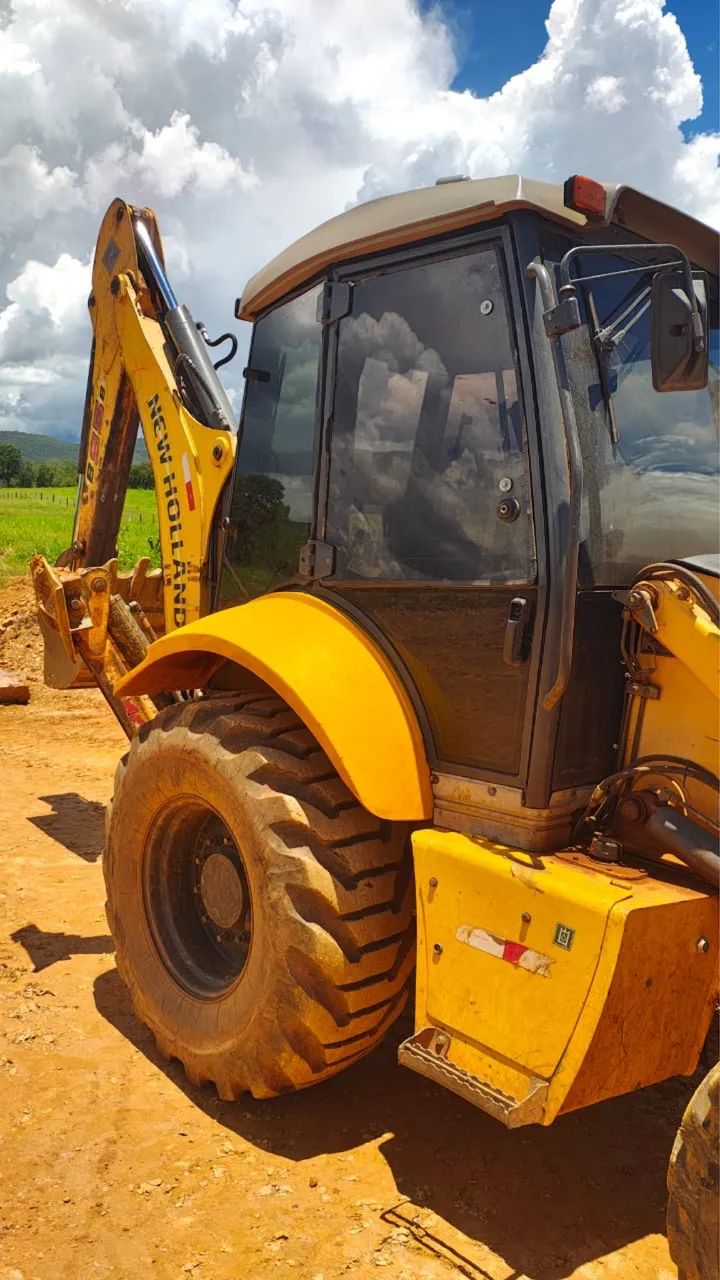 Retro New Holland B95 (2015).