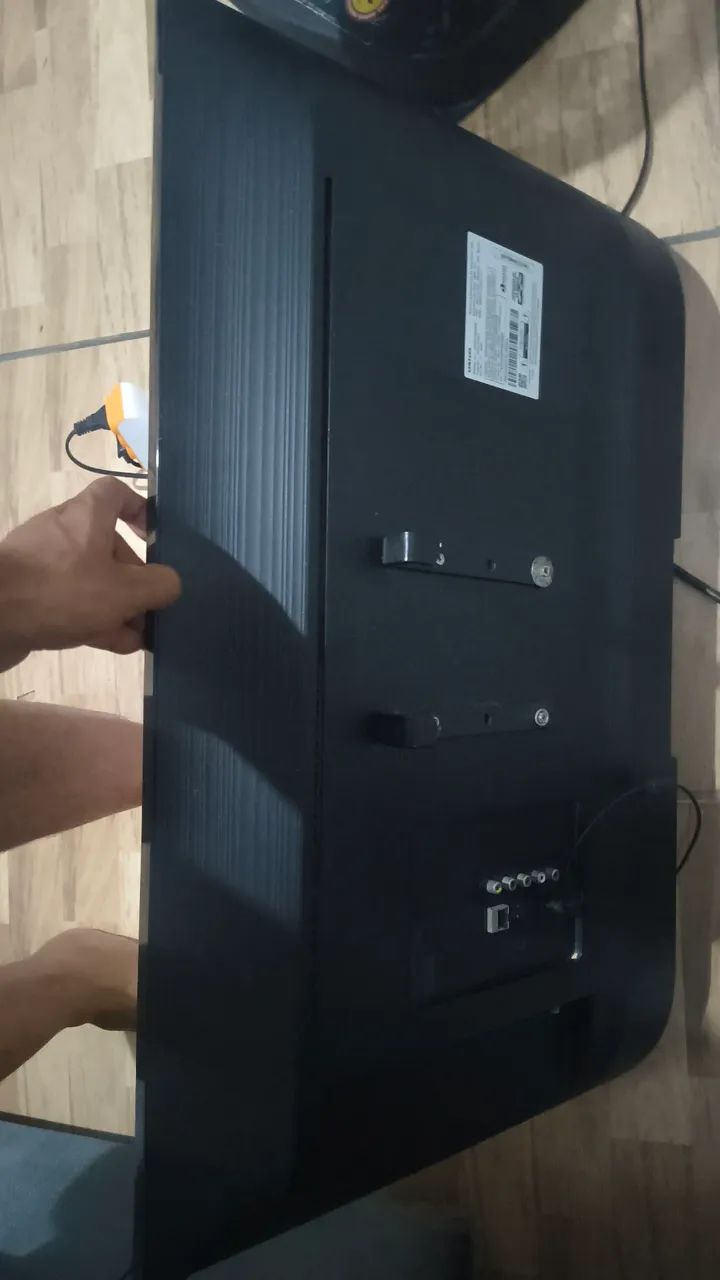 Vendo televisão smart 32 nova funciona tudo  - Foto 3