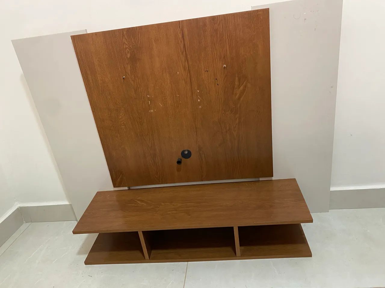 Painel com 4 meses de uso, suporta uma tv de 55 polegadas
