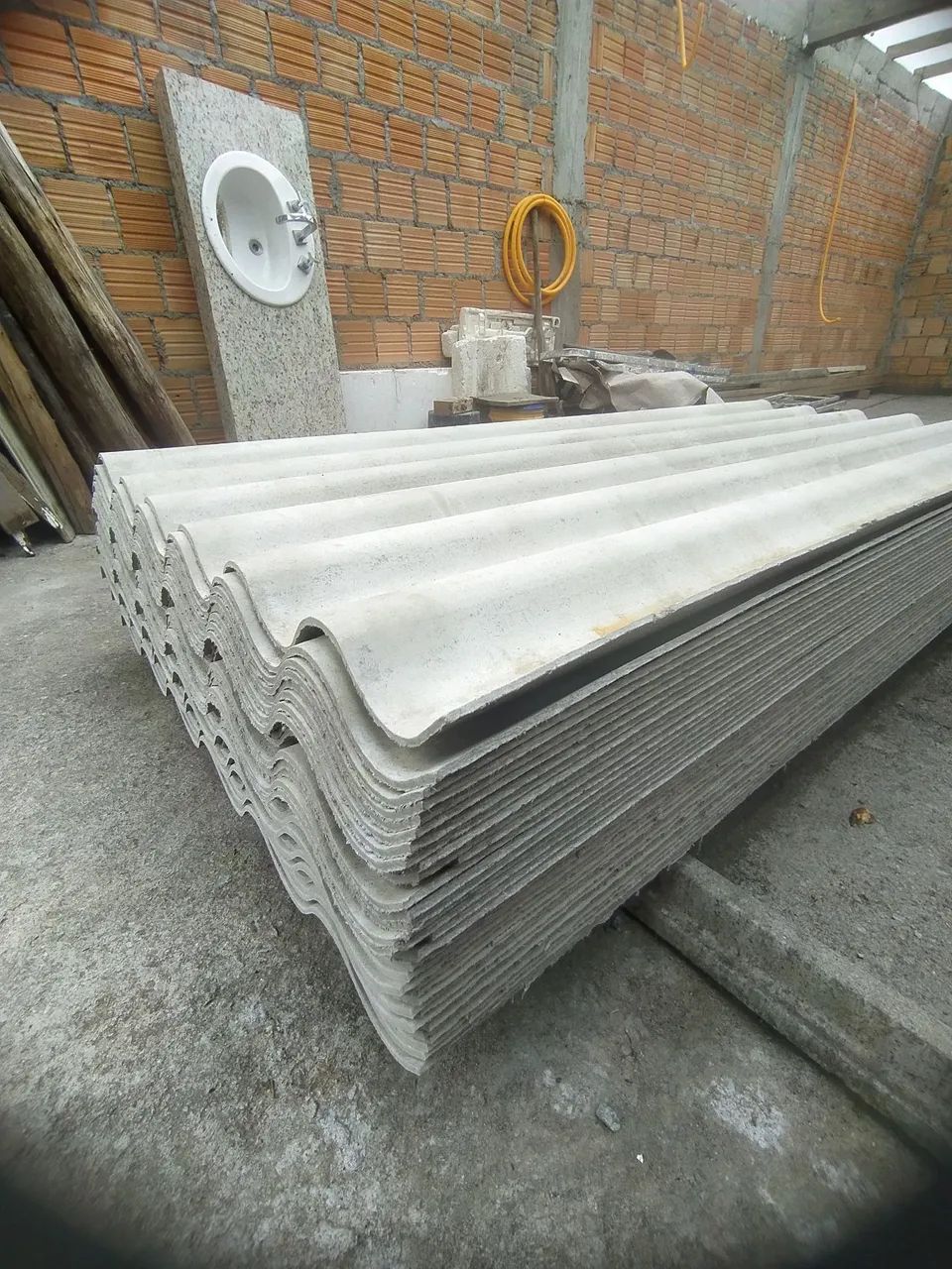 Vendo 35 telhas Imbralit 6mm novas, não foram usadas e estou vendendo bem abaixo do preço.