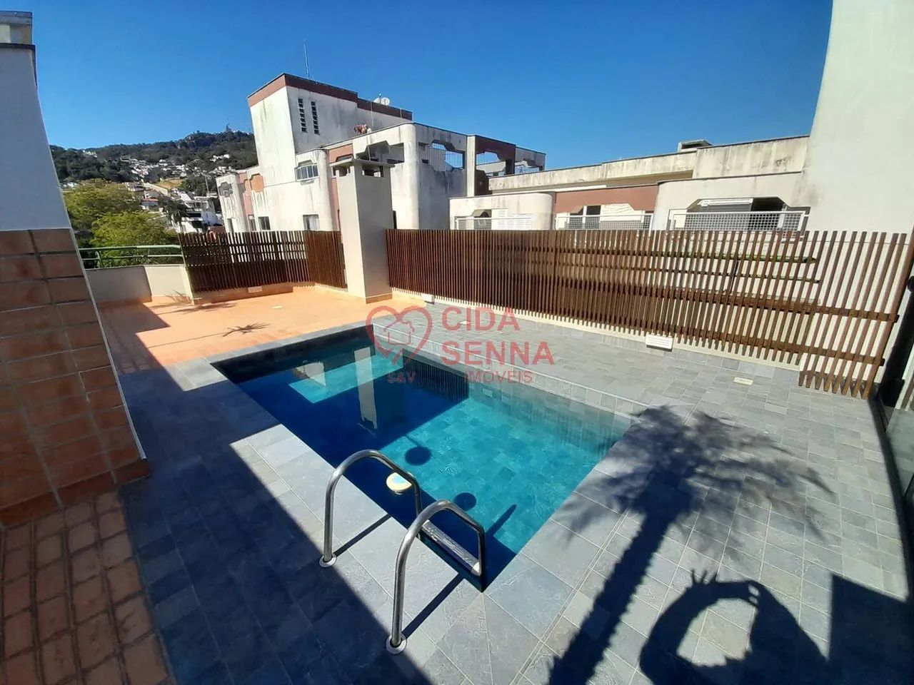 PROX AO MAC DONALDS - DUPLEX - REFORMADA - PISCINA - 2 VAGAS - Foto 2