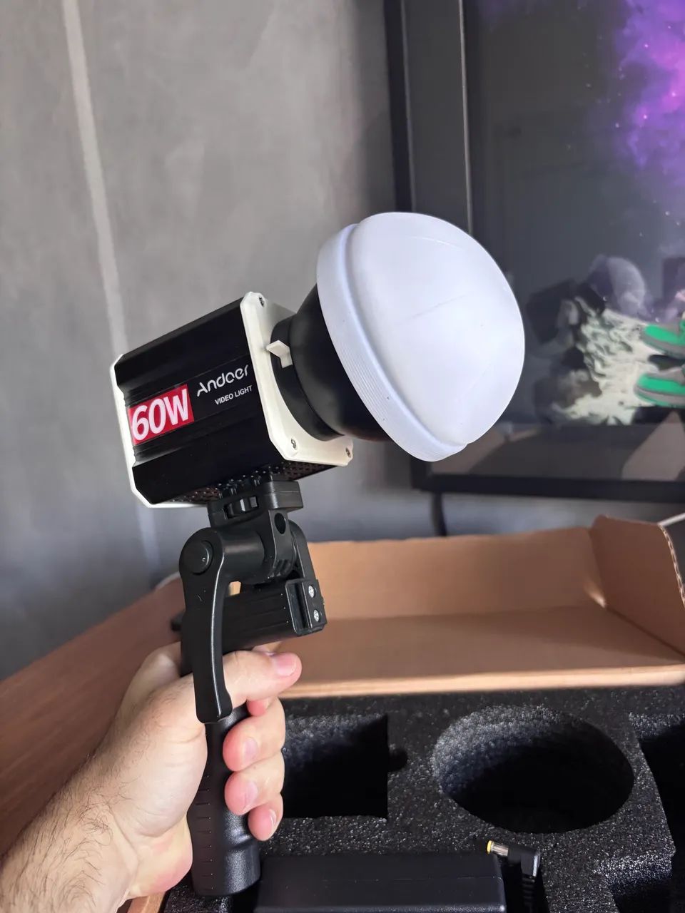 Iluminação profissional (Andoor vídeo light 60w) - Foto 3