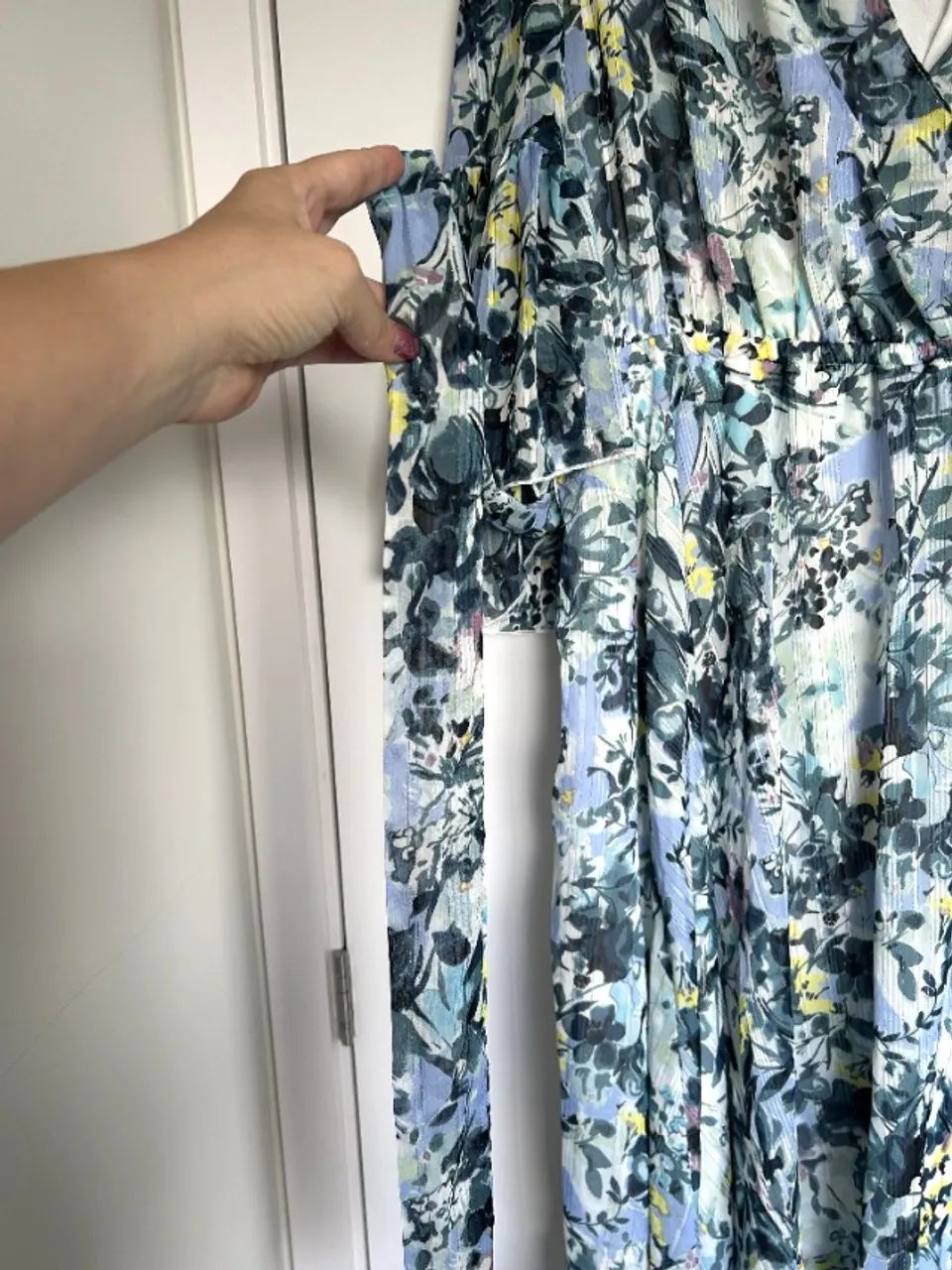 Vestido floral midi com babados plus size - Foto 3