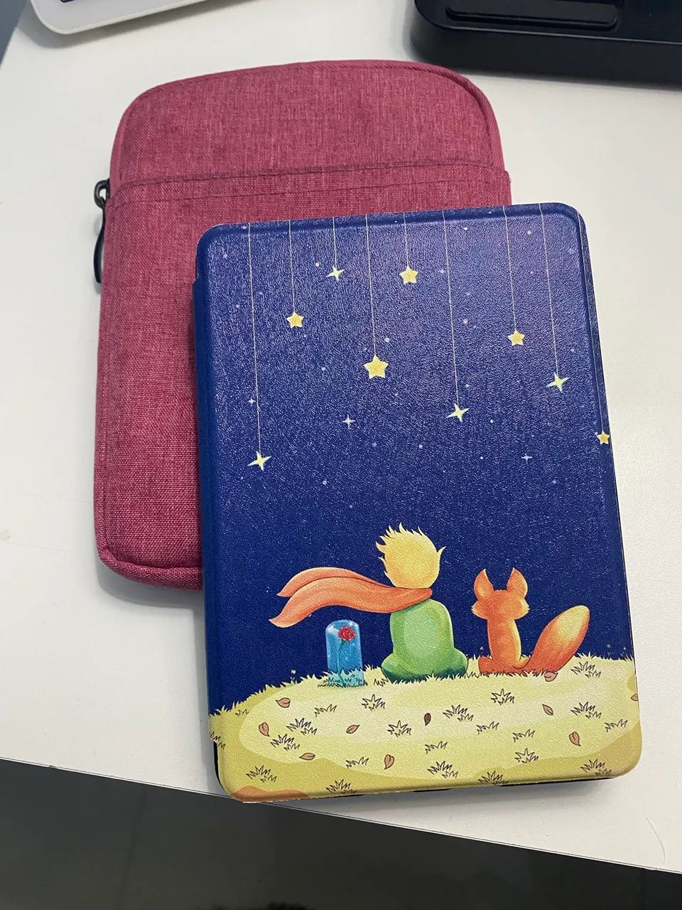 Kindle 10ª geração com 8 gb + película + capa magnética + bolsa alcochoada com zíper