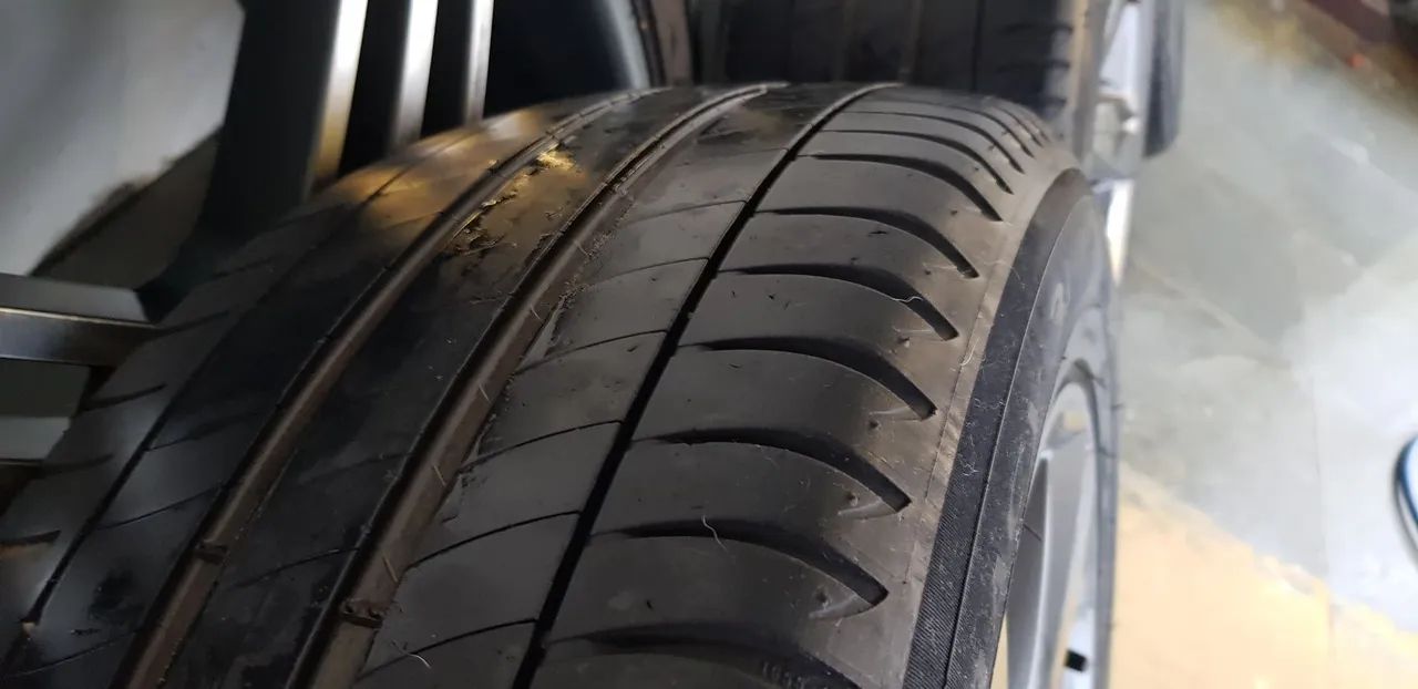 Jogo de rodas 17 + pneus Michelin (Impecáveis) - Foto 3
