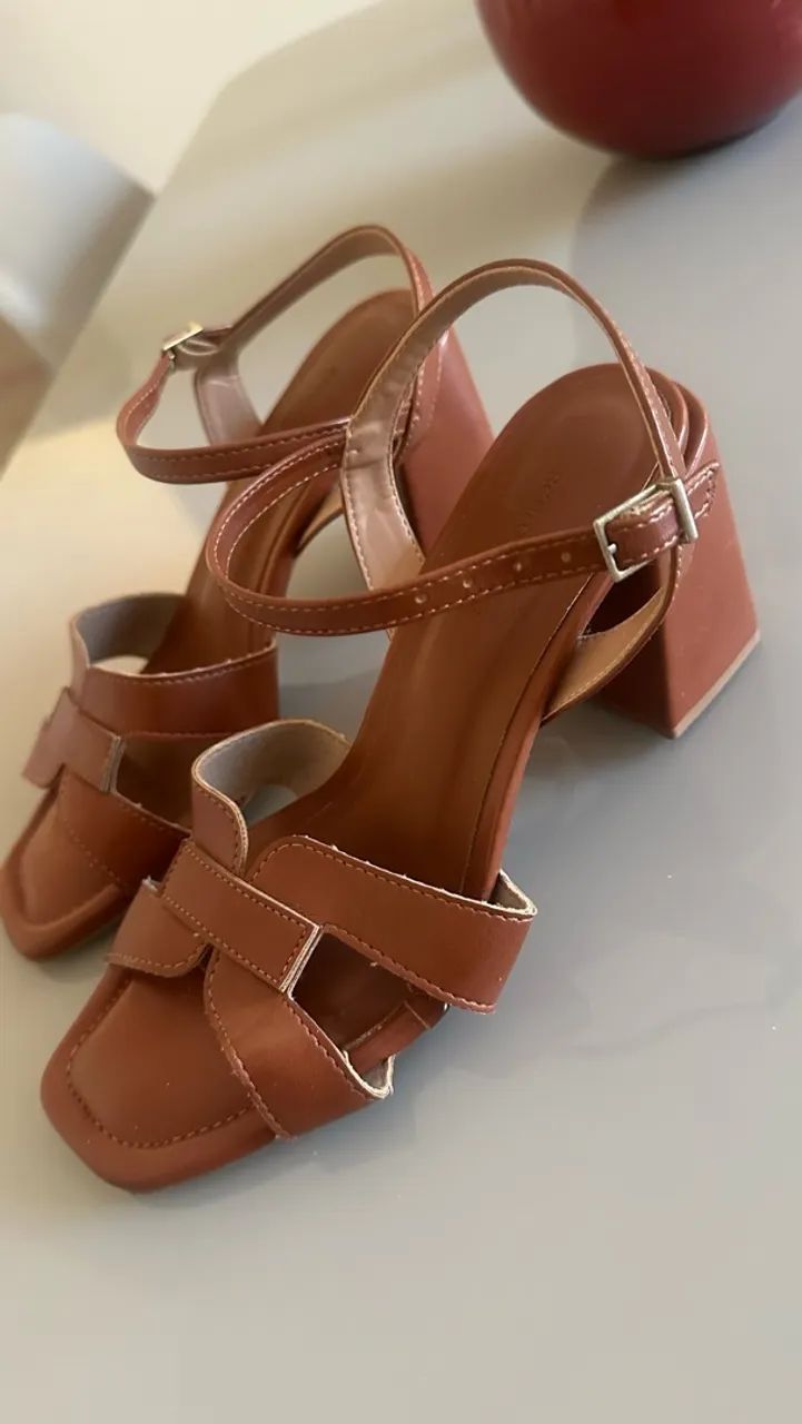 Sandália de salto - Foto 2