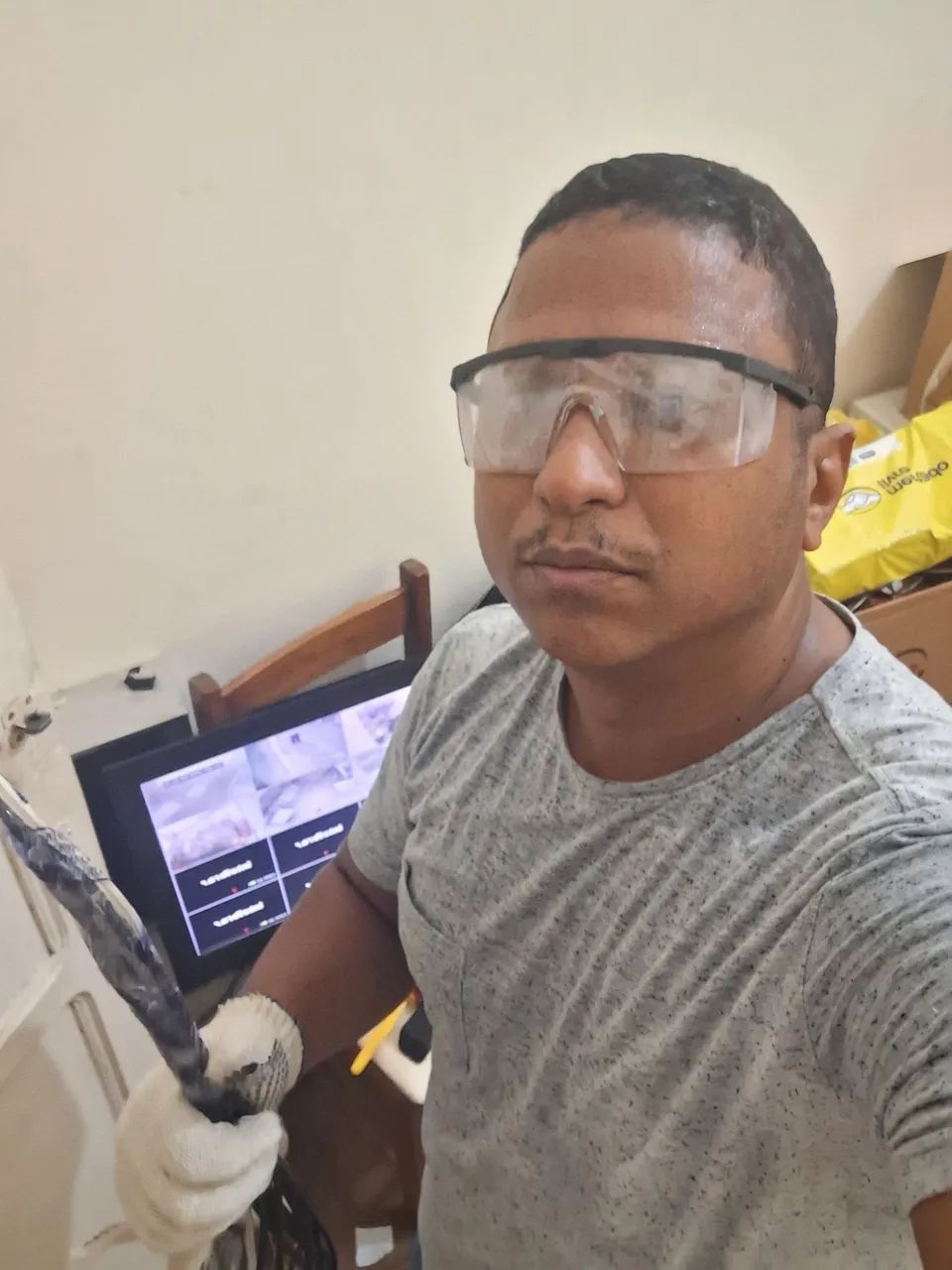 Manutenção de câmera, elétrica e rede. - Foto 4