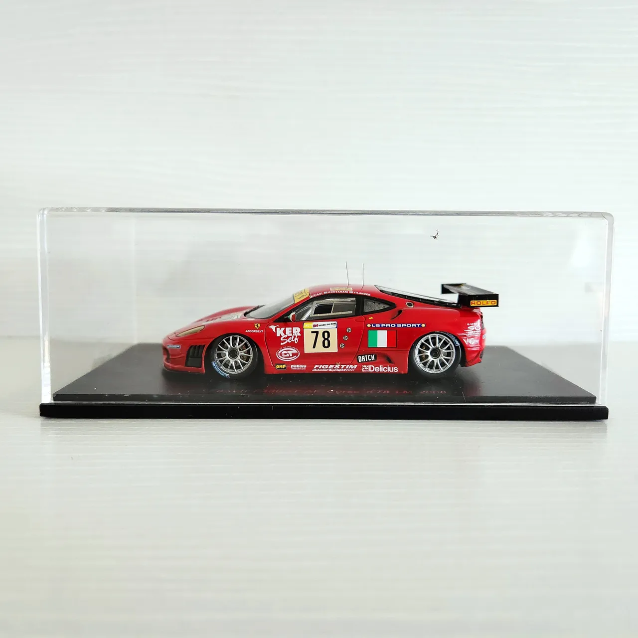 Miniatura 1:64 Sauber Mercedes C9 #63 campeã de Le mans 1989 ultra