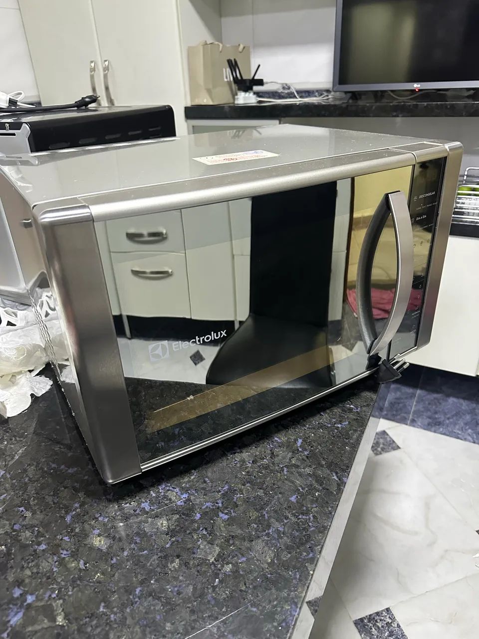 Microondas Electrolux 31L pouco uso