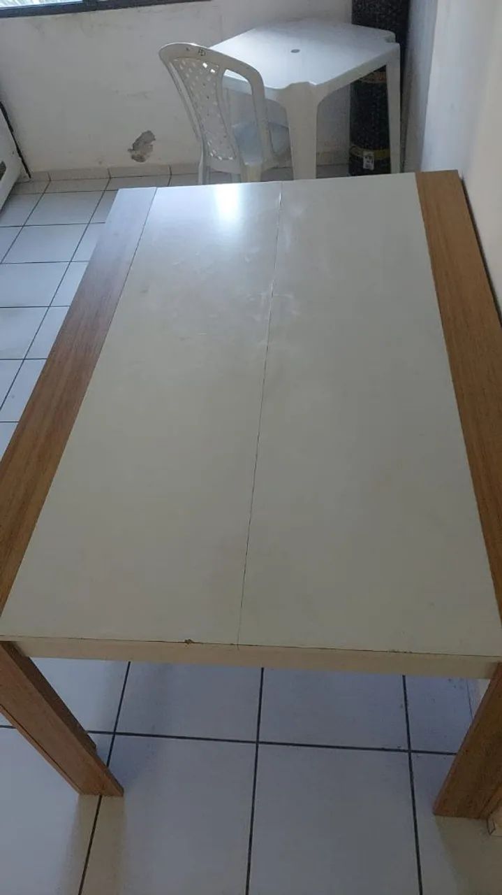 Vendo uma mesa MDF com pequeno defeito em cima sem Cardeira  - Foto 2