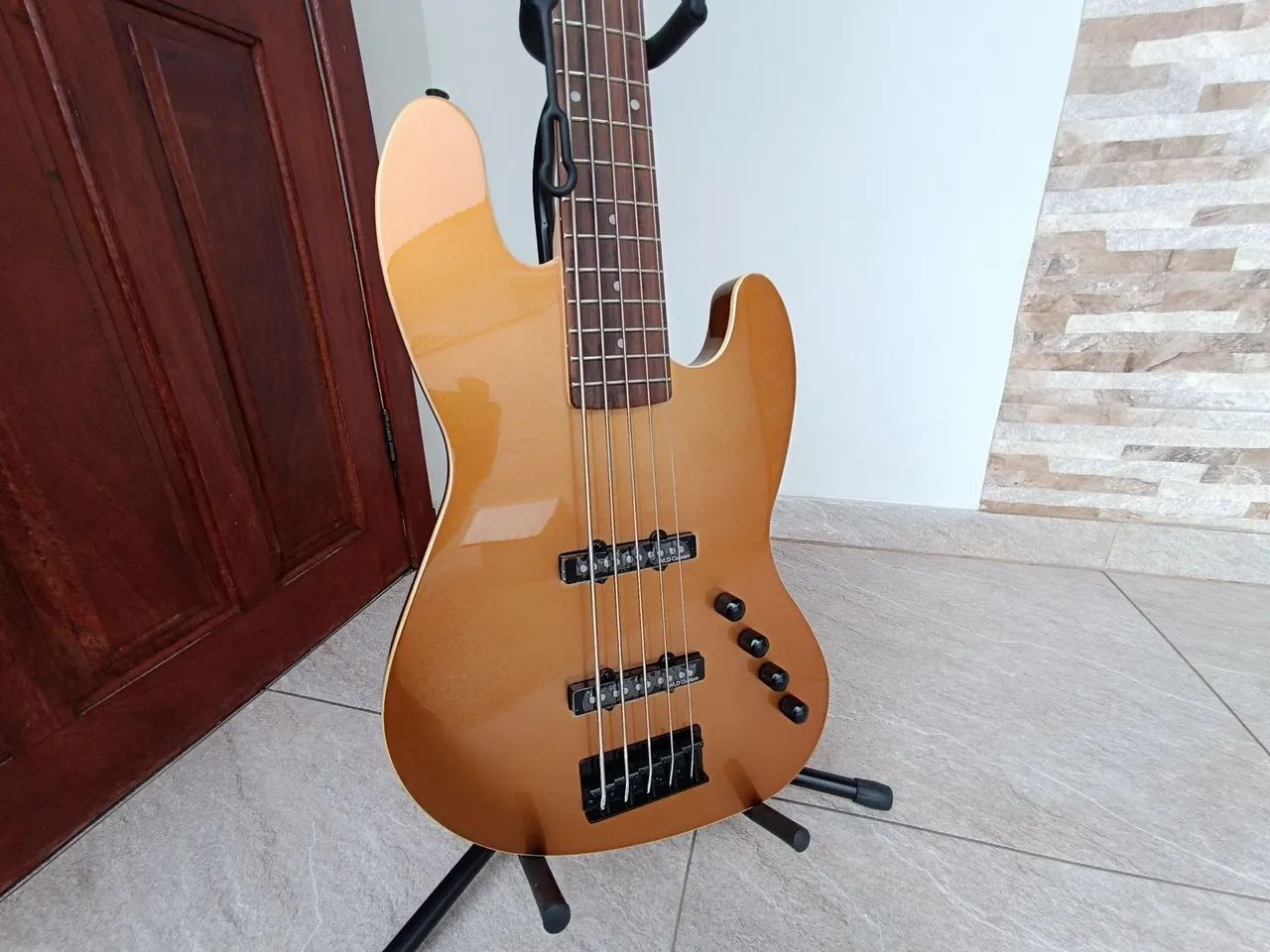 Baixo waldman Premium 5cordas ativo 