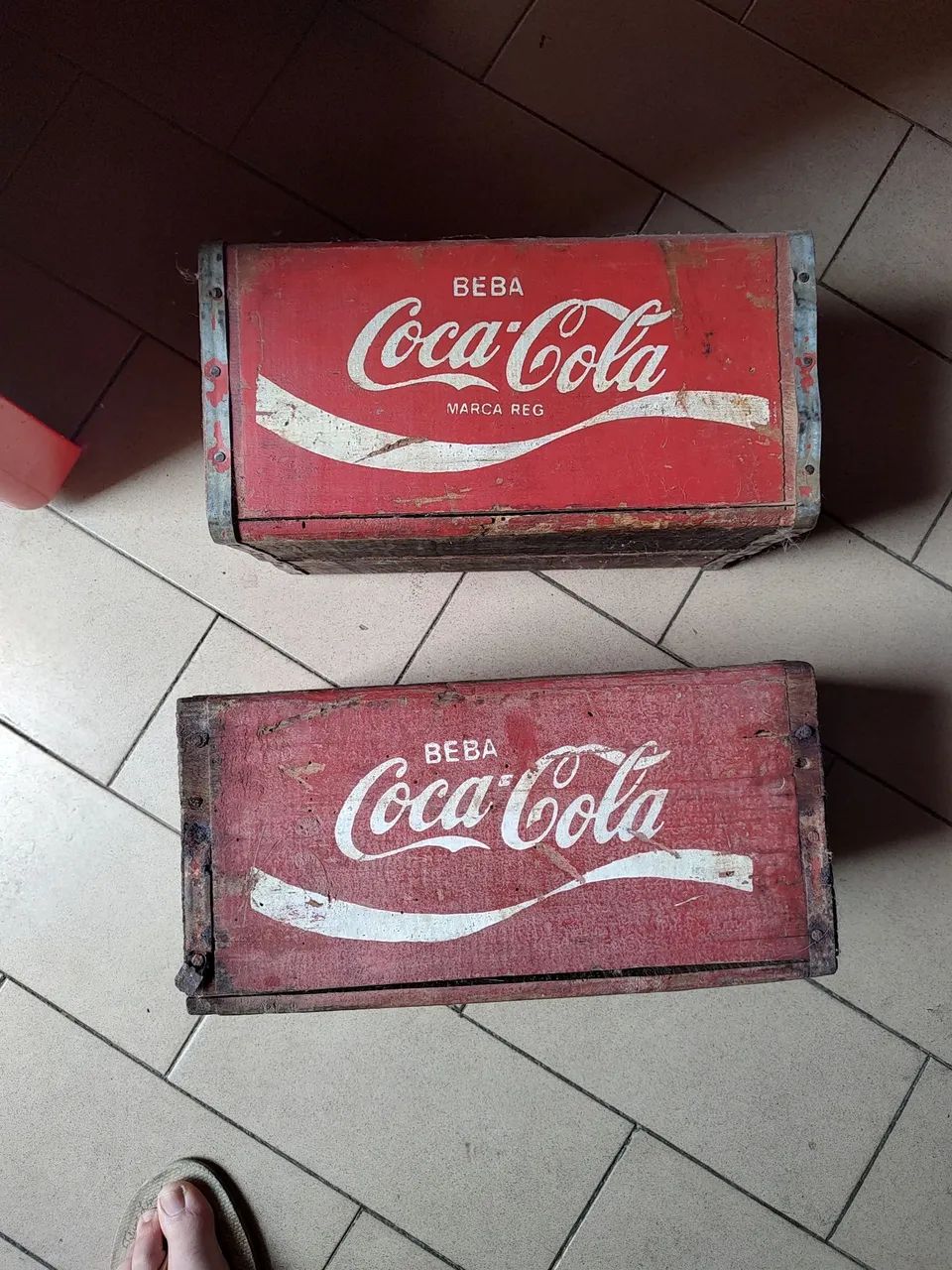 2 caixas de madeira da Coca Cola