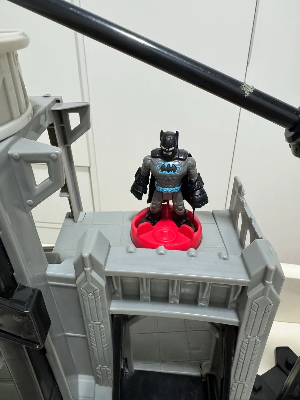 CASTELO BATMAN -BRINQUEDO IMAGINEXT- C/TORRE DE VÔO E 2 BONECOS - Foto 3