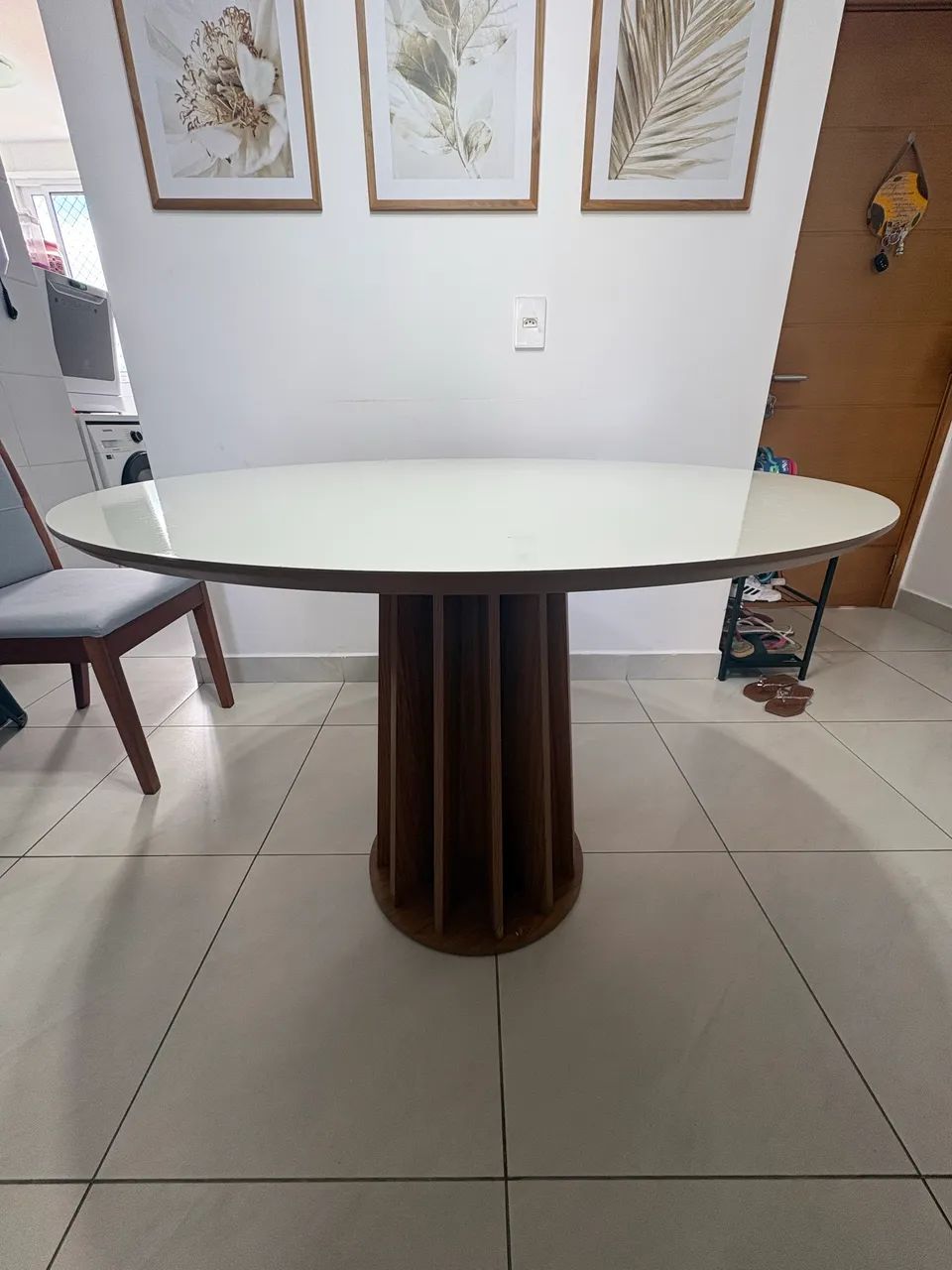 Mesa de Jantar Redonda 1,05m Branca com Base de Madeira