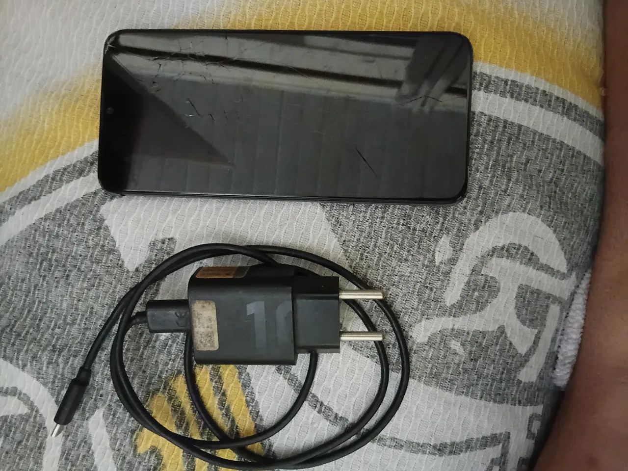 Celular moto e20 funcionando+acessórios  - Foto 2