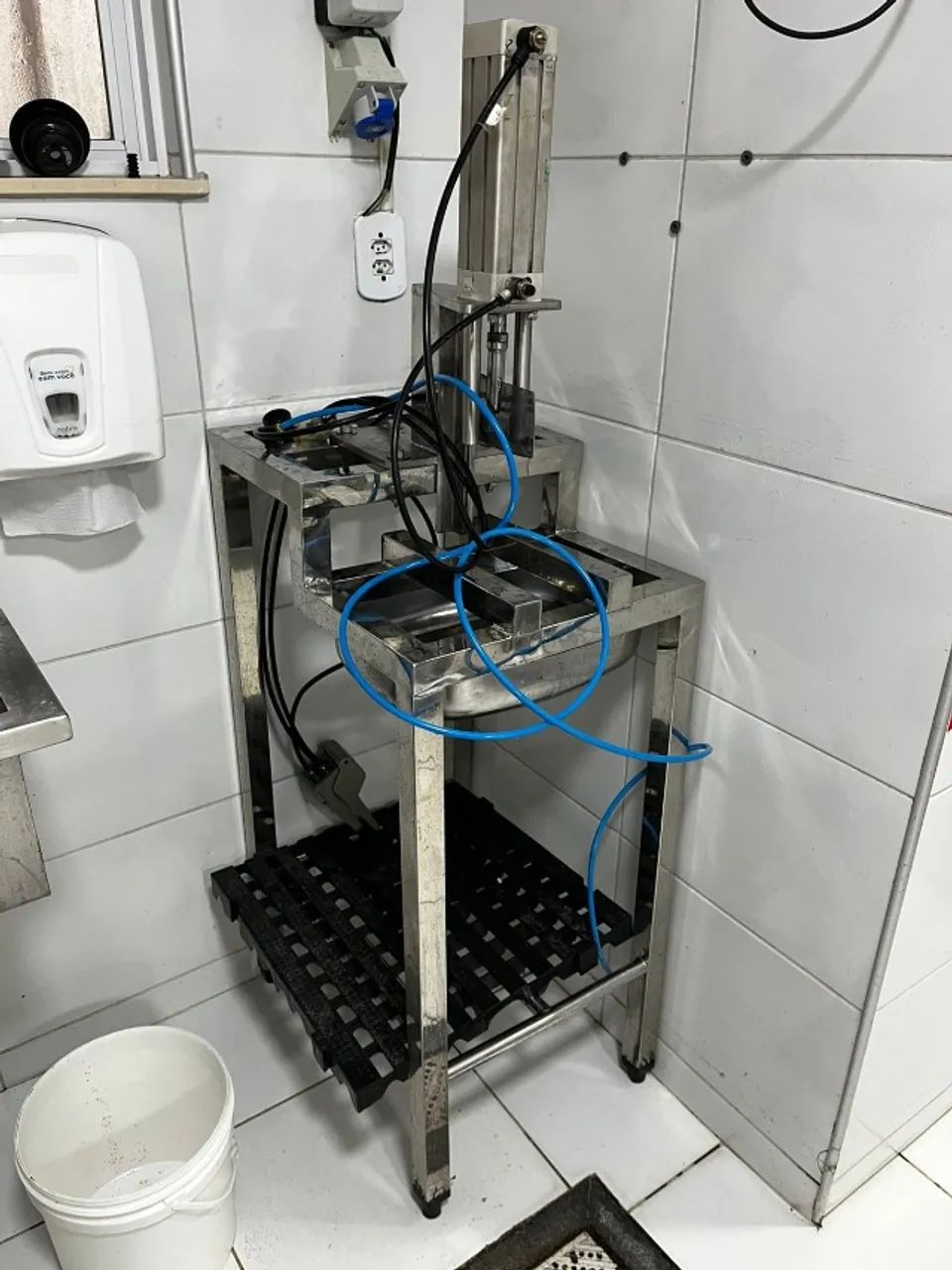 Máquina de cortar coco pneumática 