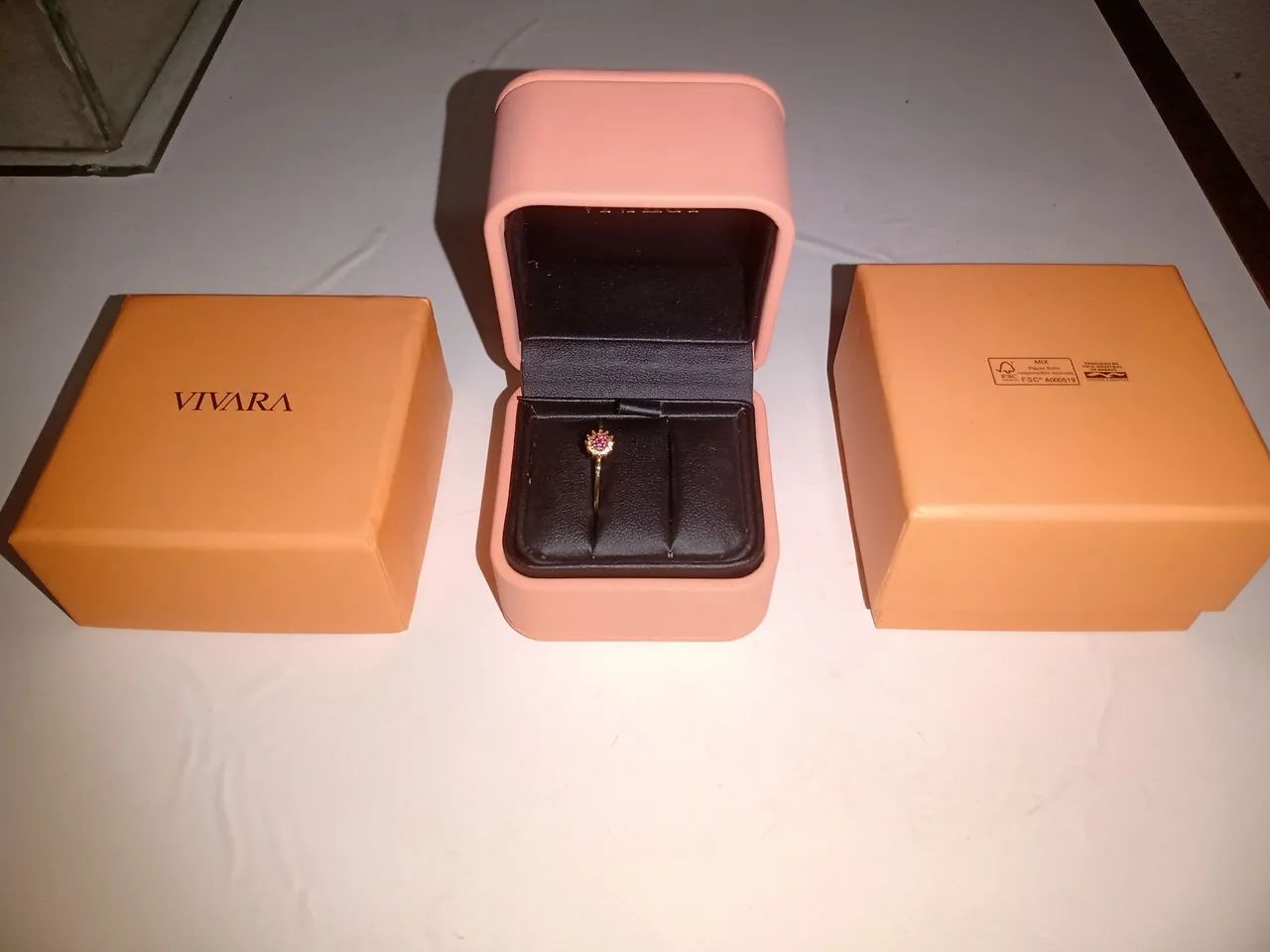 Anel Solitário em Ouro Amarelo 18k com Rubí