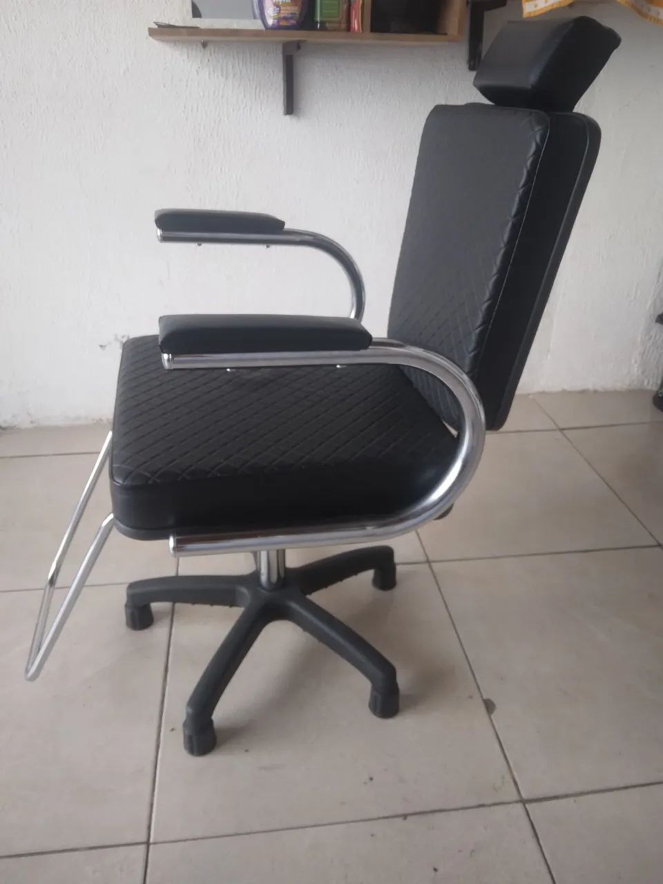 Cadeira para barbeiro nova  - Foto 4