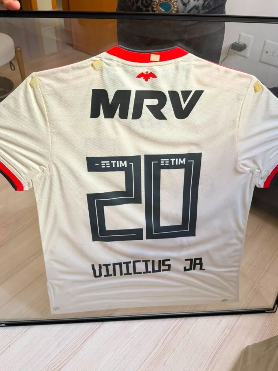 Uniforme Flamengo Autografado e Moldurado Temp 2019 - Foto 2