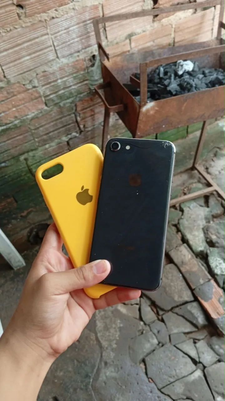 Vendo ou troco esse iphone 8 todo ok - Foto 2