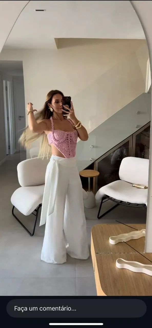 Calça pantalona em crepe com amarração lateral 