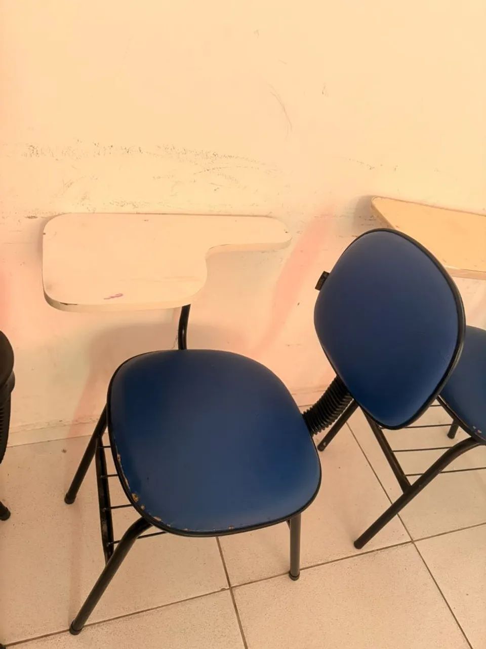 Vendo mesas e cadeiras escolar - Foto 2